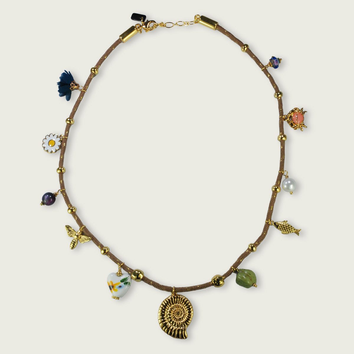 Charm ketting op dik koord