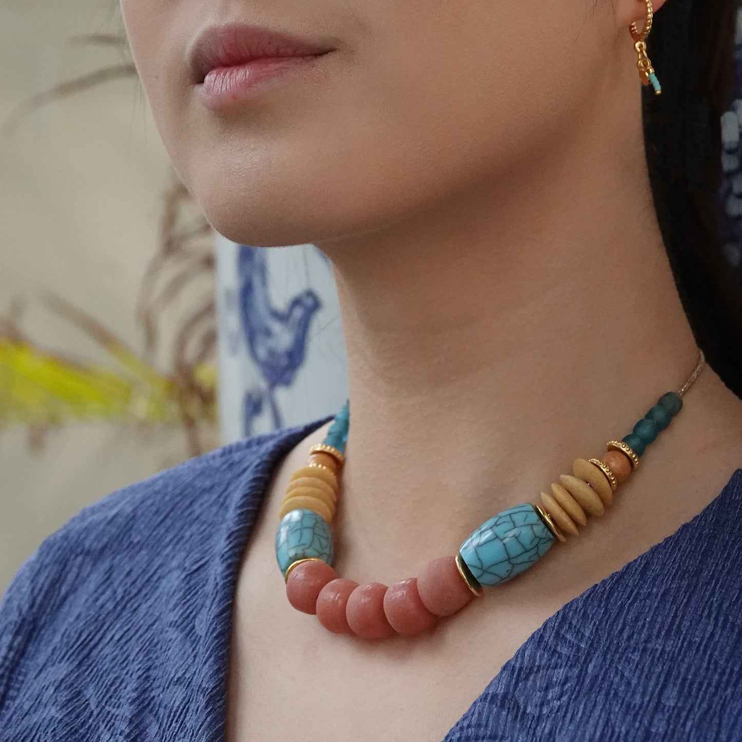 Down to Earth, statement ketting