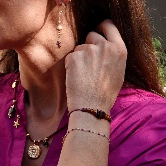 Armband met kleine gekleurde bolletjes van emaille
