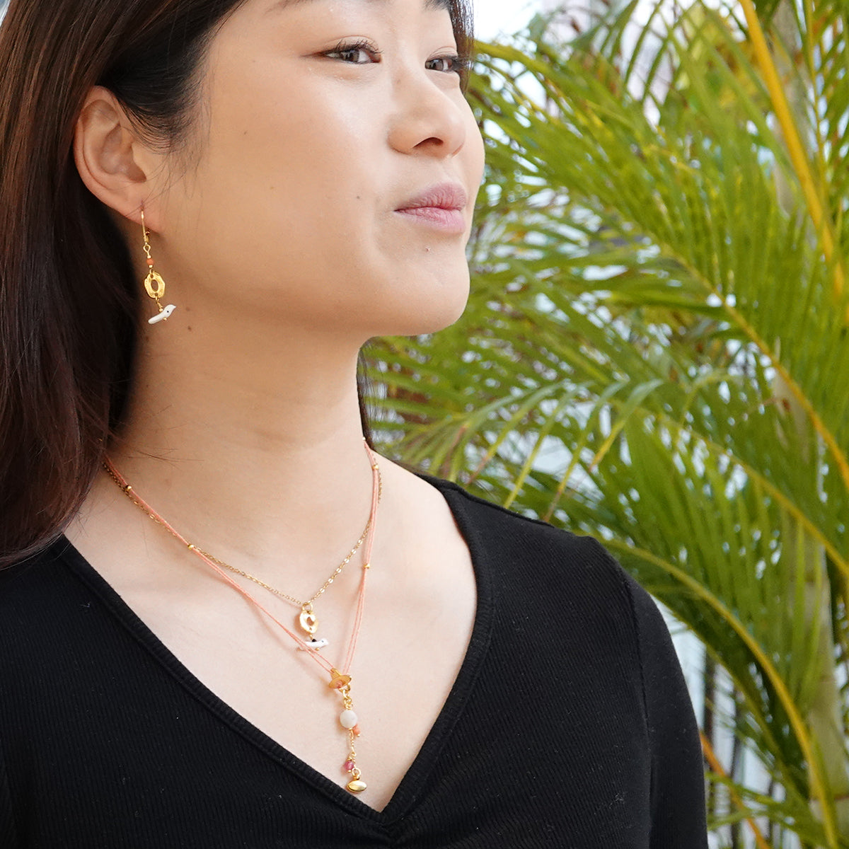 Nona dezente Halskette mit kleinen Charms