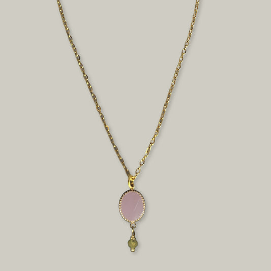 Nona Halskette mit Halbedelsteinen und kleinen Charms fuchsia/blau