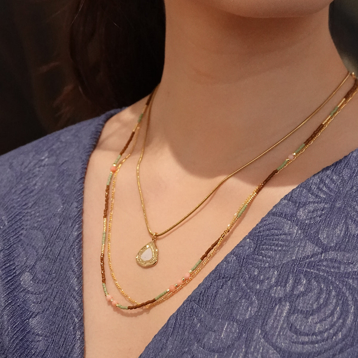Ella necklace with mother of pearl pendant