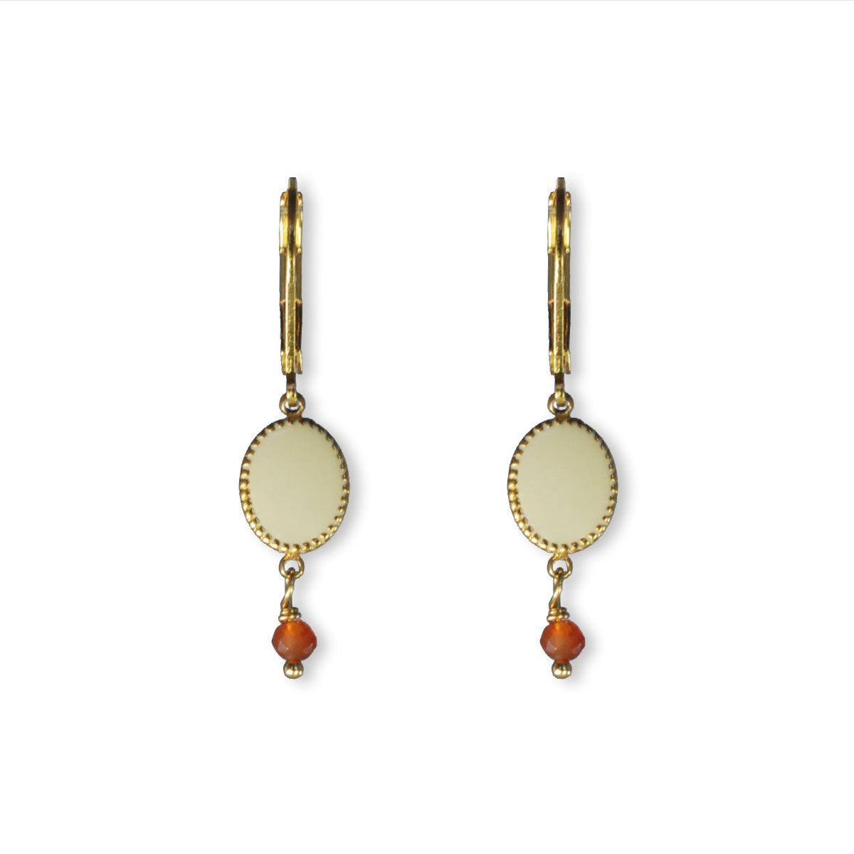 Oorbellen met stainless steel charm en semi-precious stones.