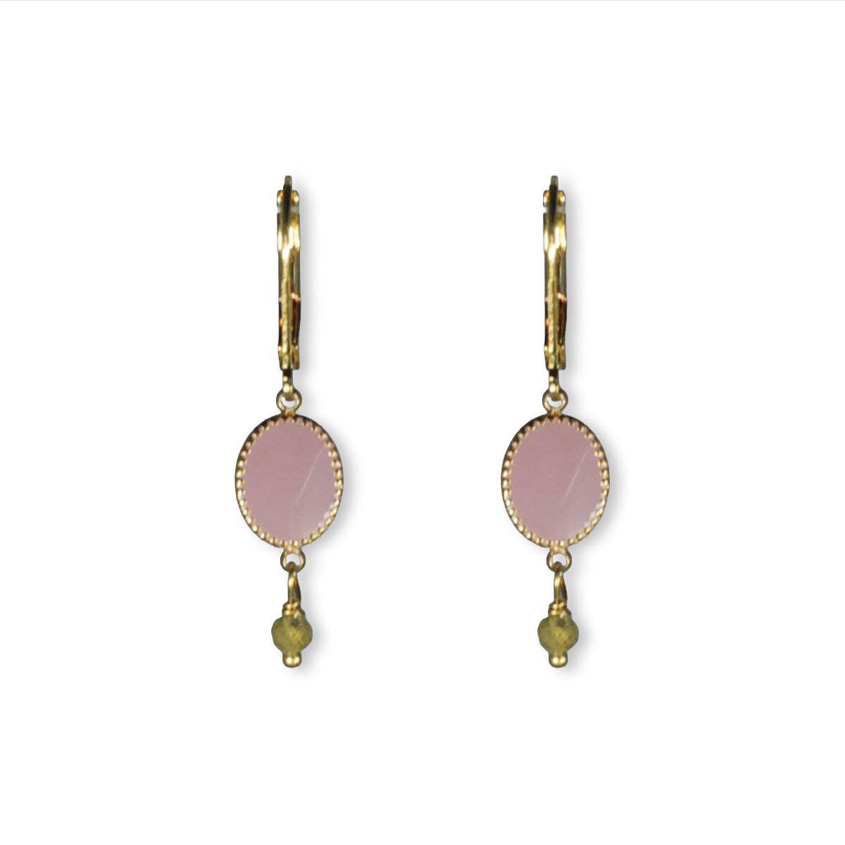 Oorbellen met stainless steel charm en semi-precious stones.