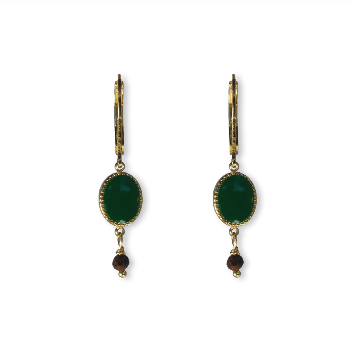 Oorbellen met stainless steel charm en semi-precious stones.