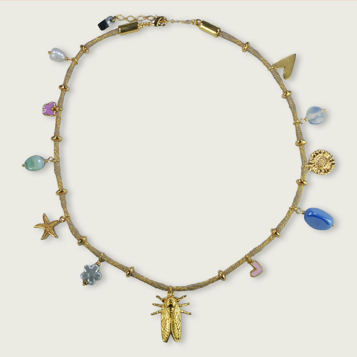 Charm ketting op dik koord