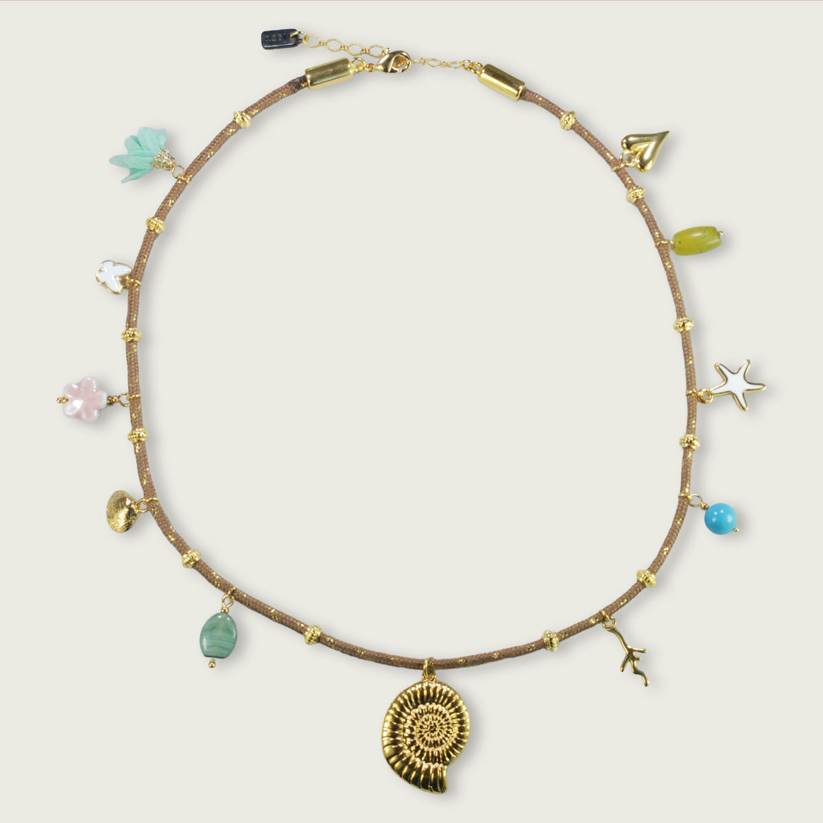 Charm ketting op dik koord