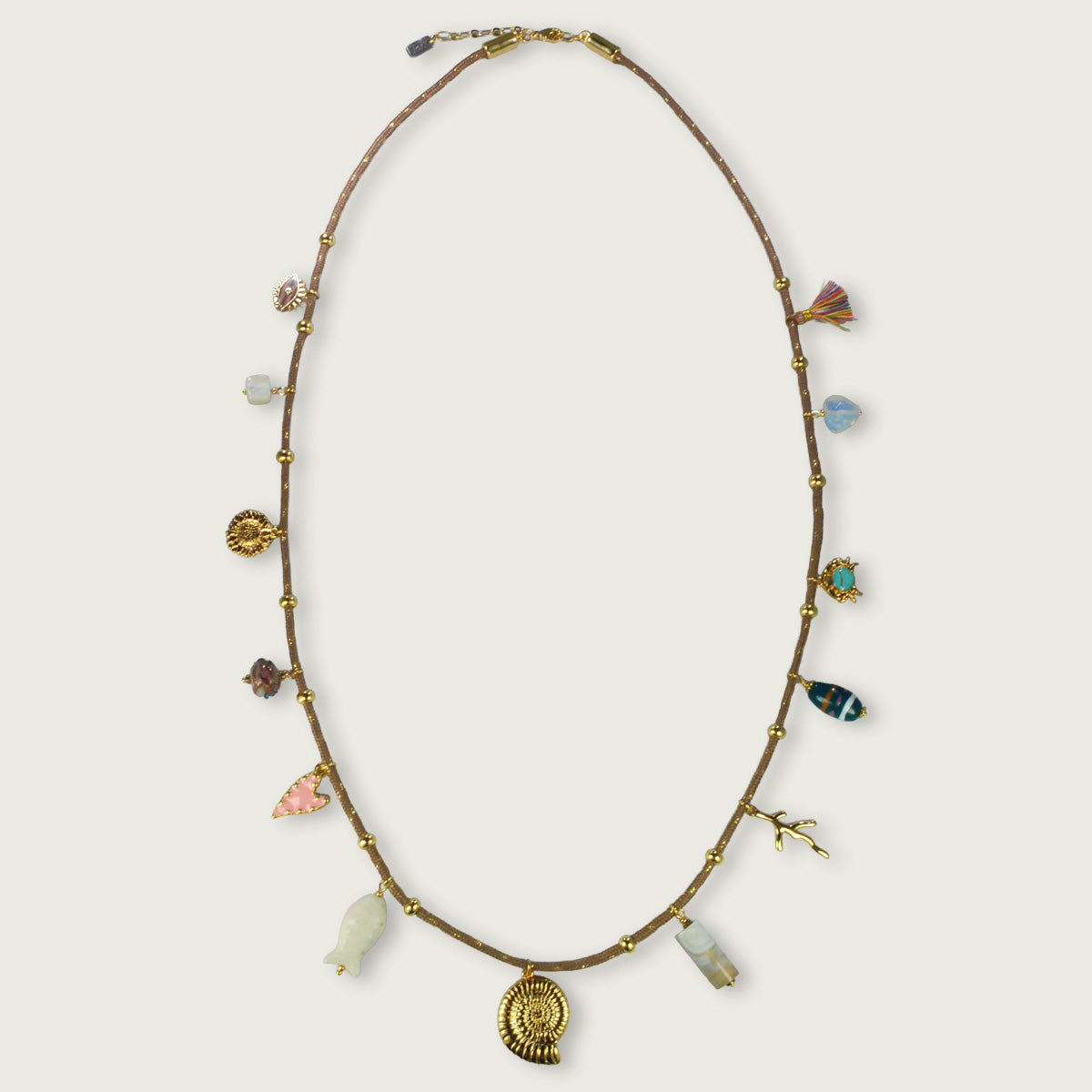 Charm ketting op dik koord lang