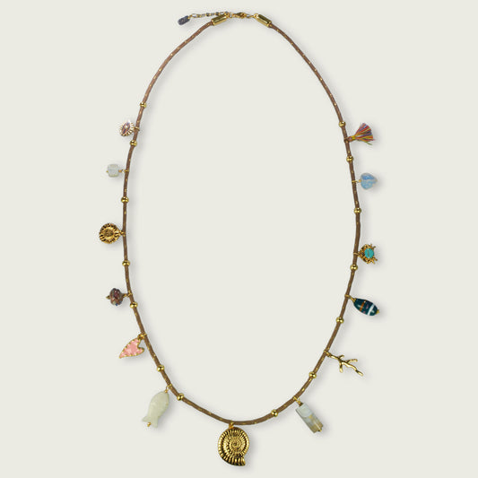 Charm ketting op dik koord lang