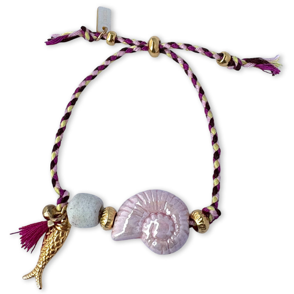 Unieke, handgemaakte armbandjes met keramieke schelp