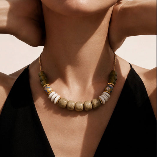 Down to Earth, statement ketting