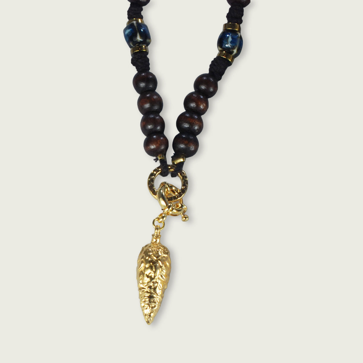 houten kralen ketting met speciale elementen