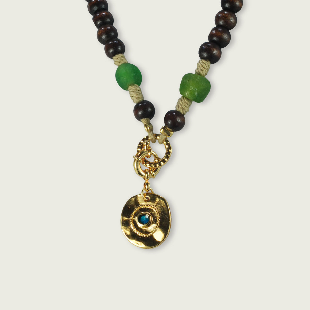 houten kralen ketting met speciale elementen