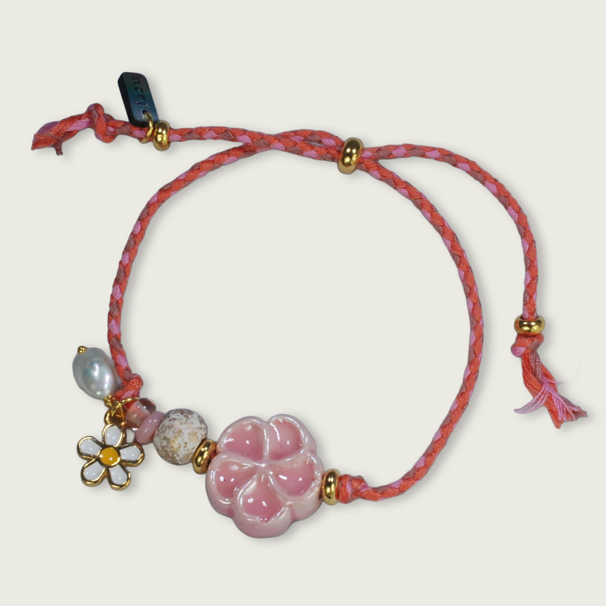 Unieke, handgemaakte armbandjes met keramieke bloem