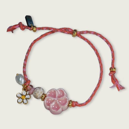 Unieke, handgemaakte armbandjes met keramieke bloem