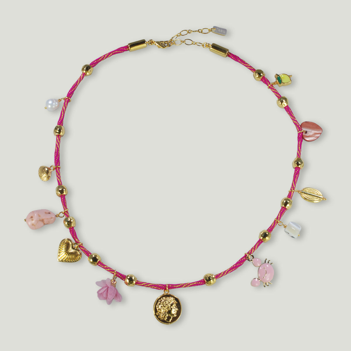 Charm ketting op dik koord