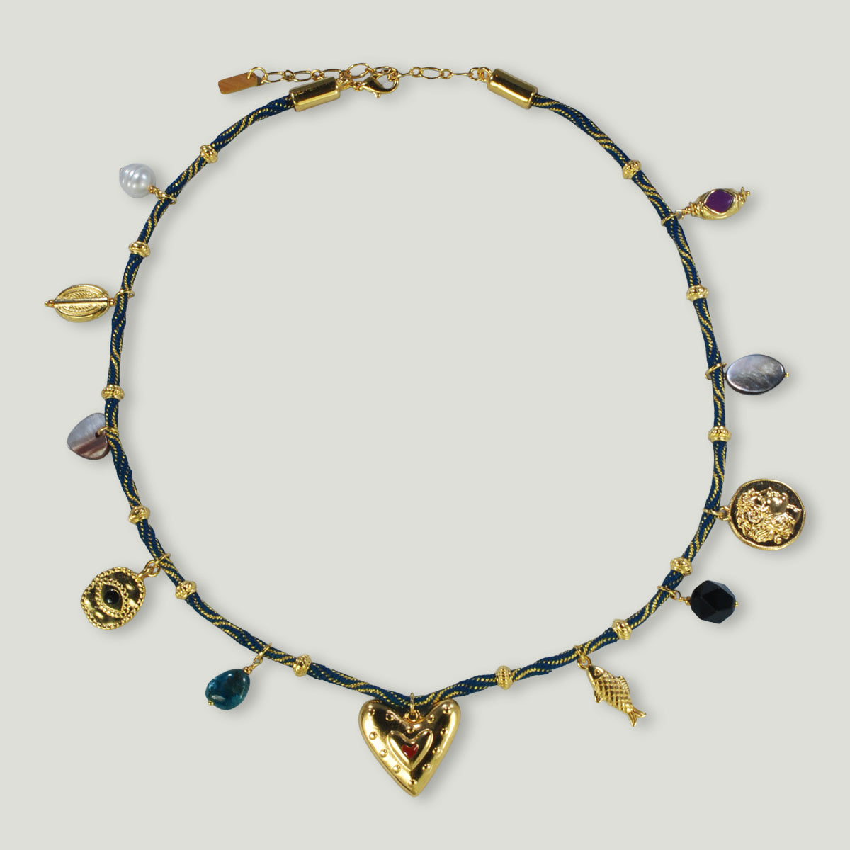 Charm ketting op dik koord