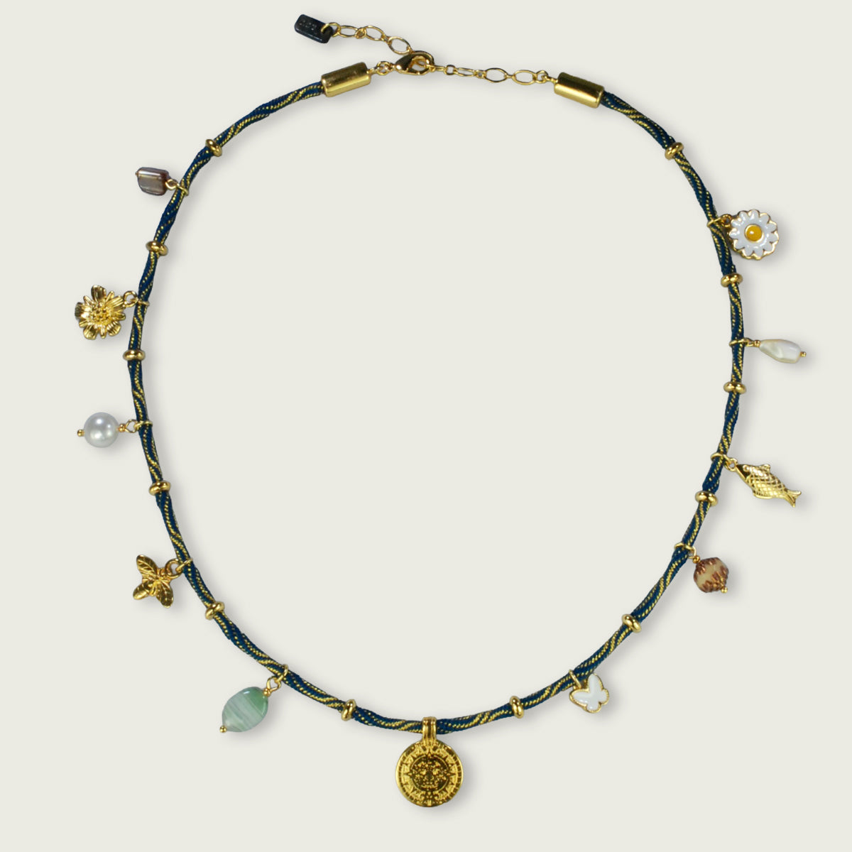 Charm ketting op dik koord