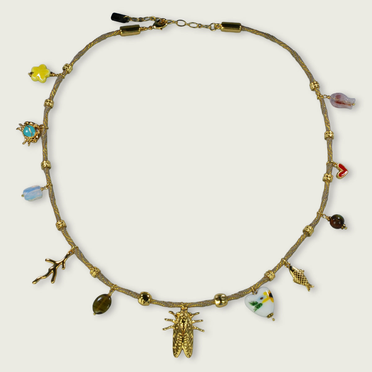 Charm ketting op dik koord