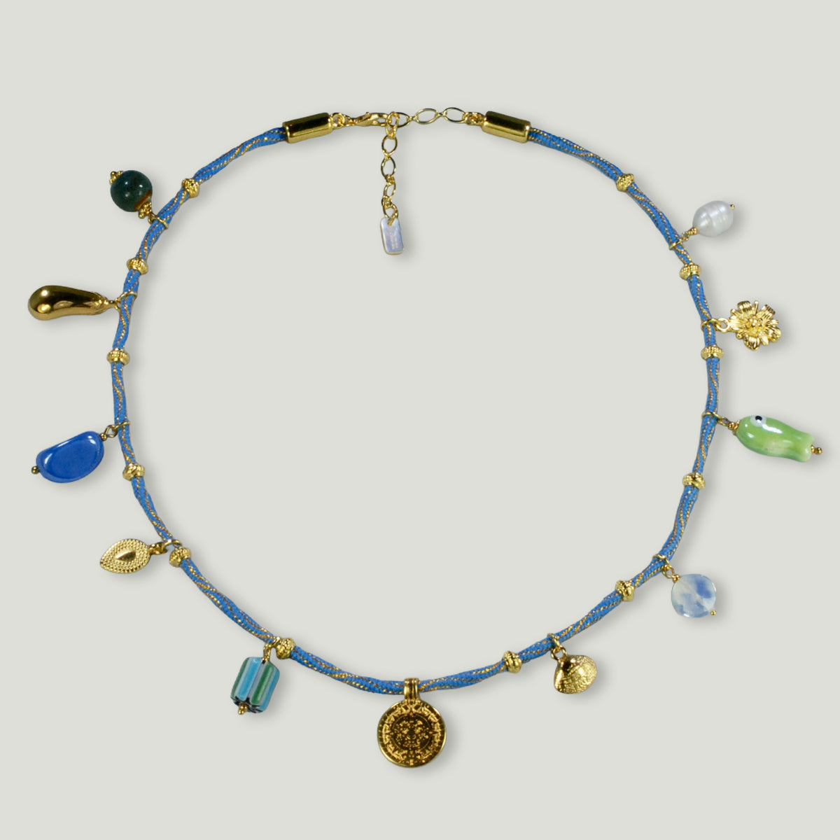 Charm ketting op dik koord