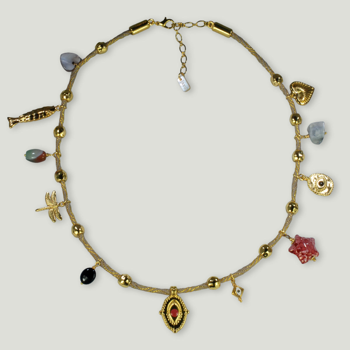 Charm ketting op dik koord