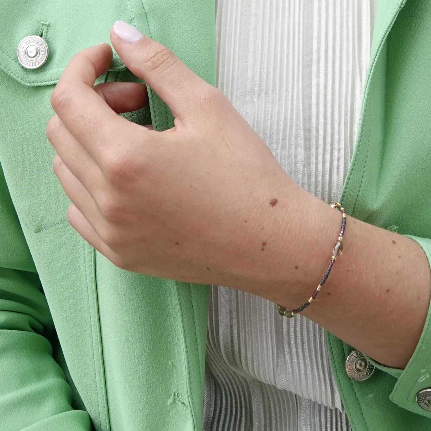 Winzige Farbarmbänder