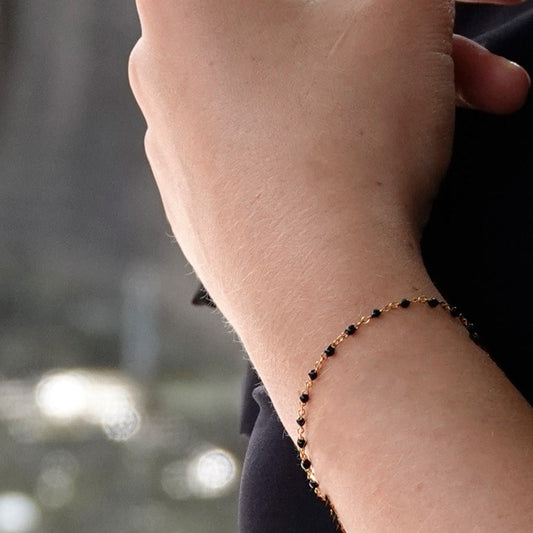 Armband met kleine gekleurde bolletjes van emaille