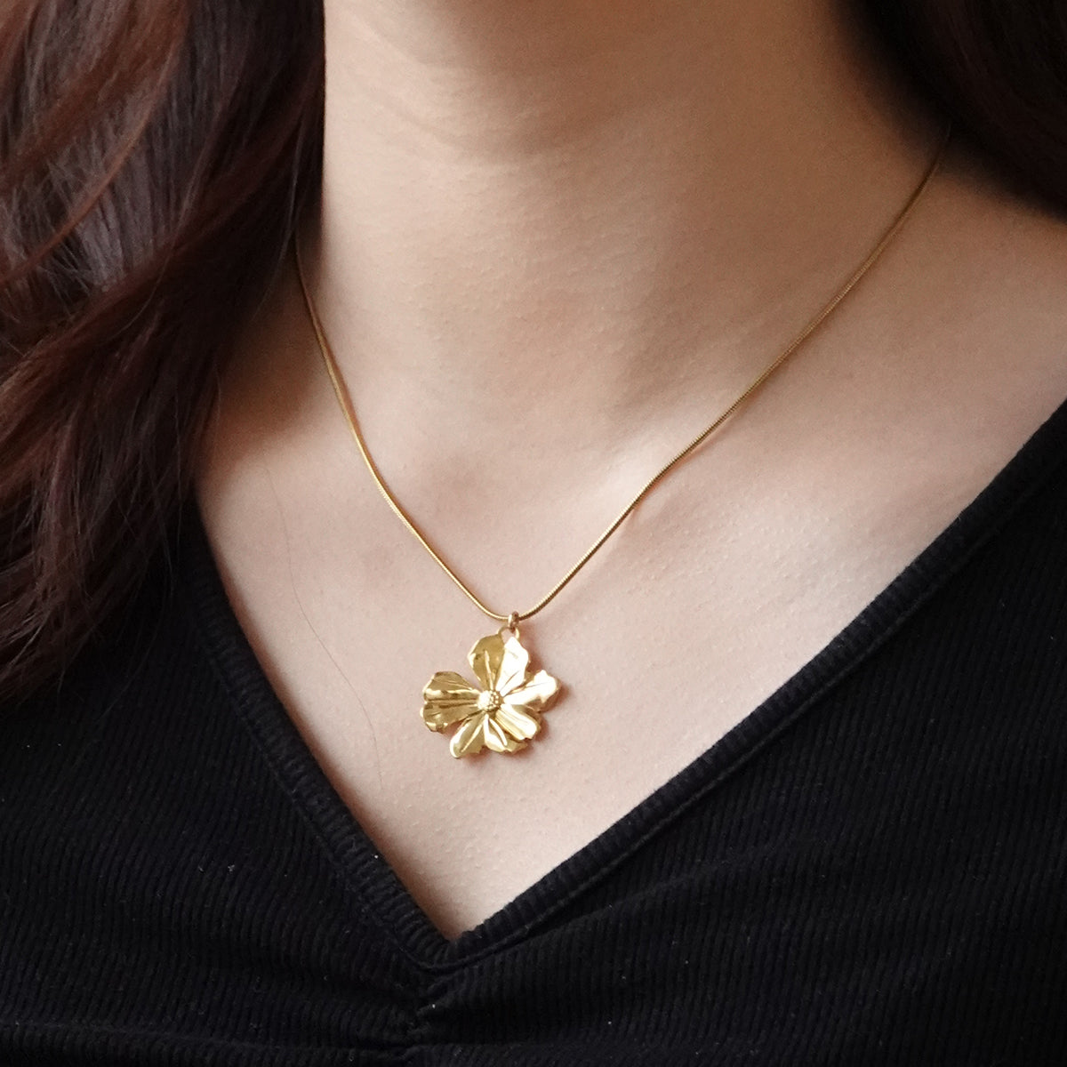 Ella halsketting met bloem, stainless steel