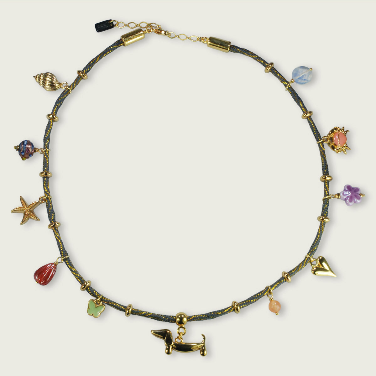 Charm ketting op dik koord