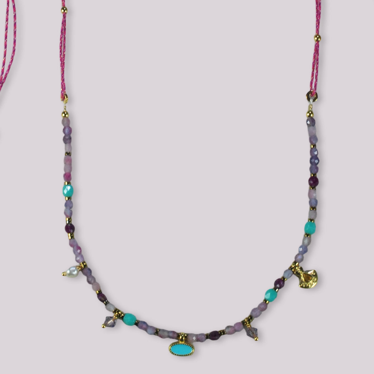 Nona ketting met semi-precious stones en kleine charms