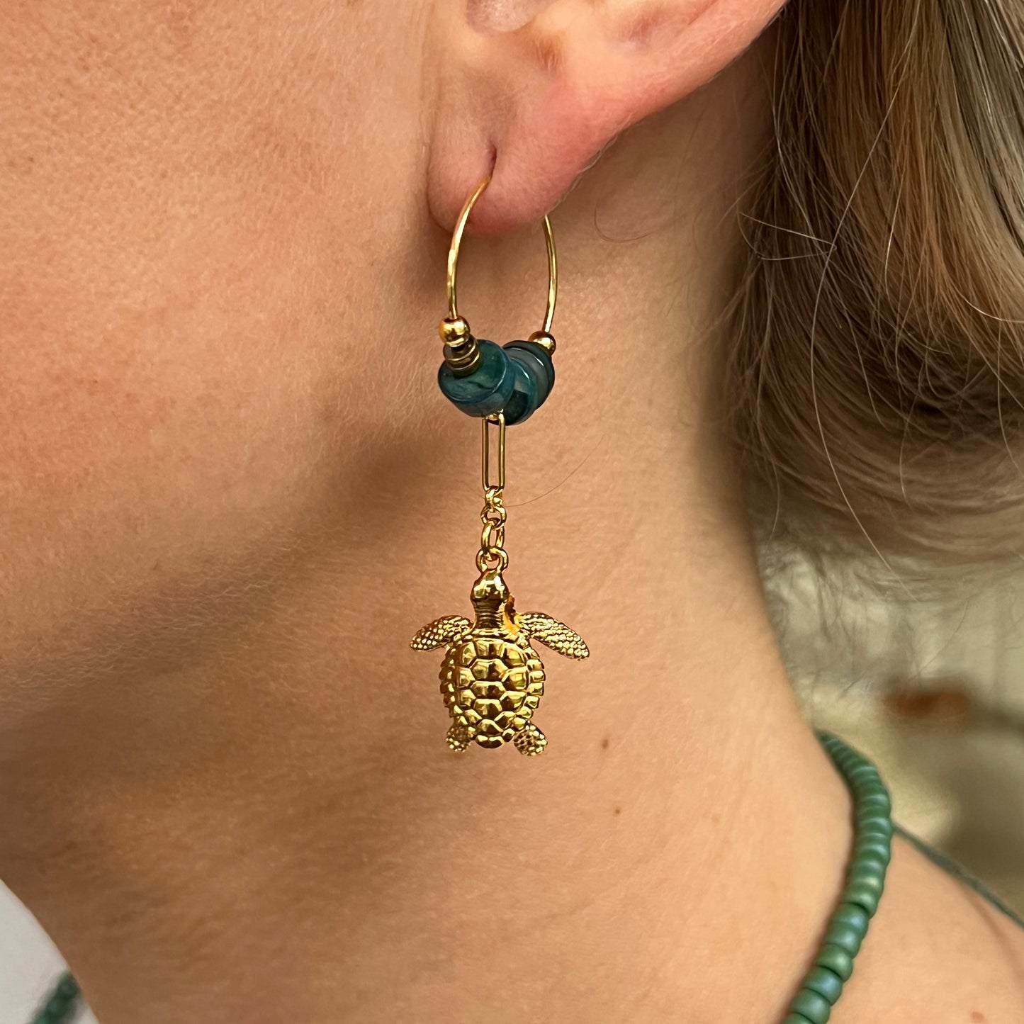 Nona oorbellen met gold plated charm