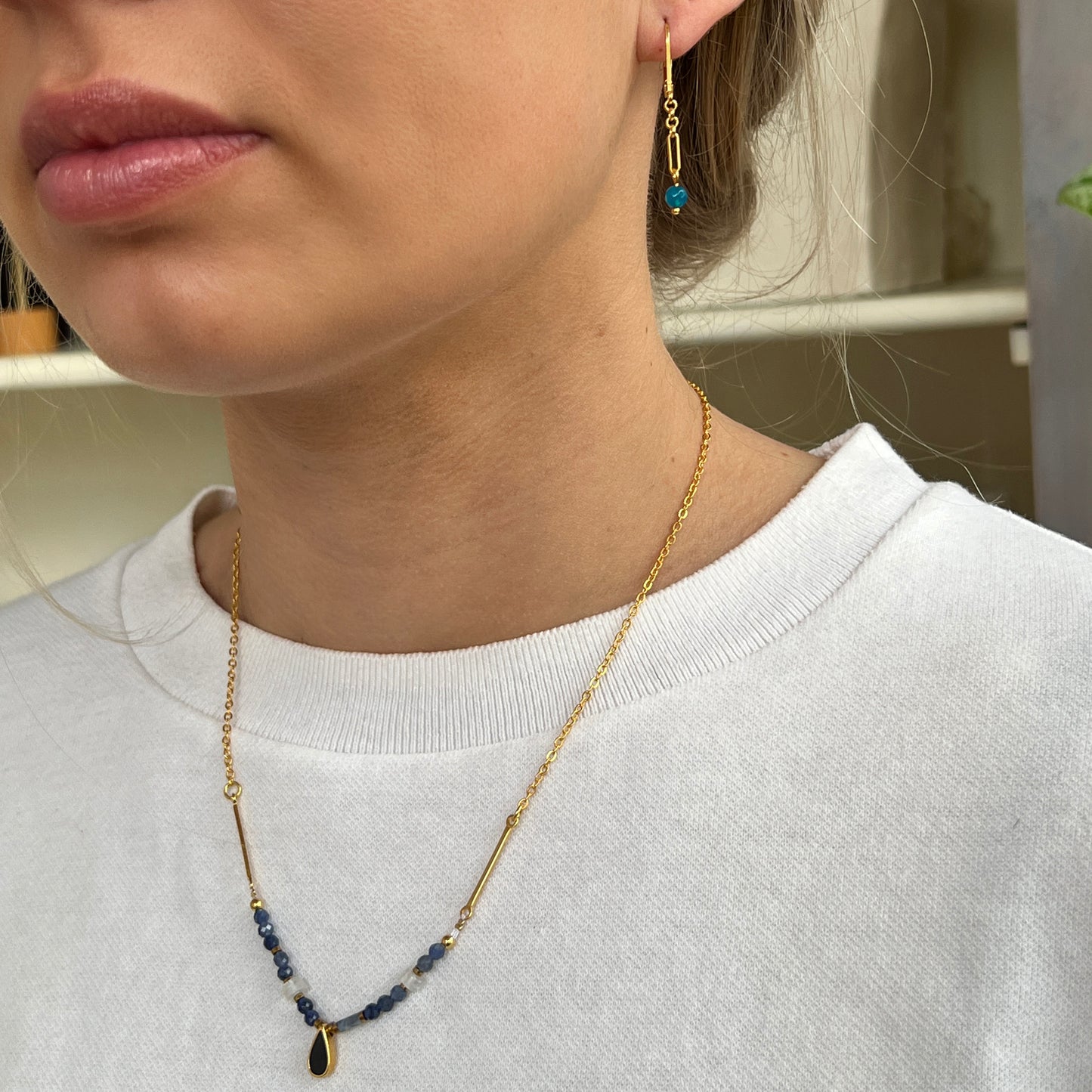 Nona ketting, met subtiele hanger en semi-precious steentjes