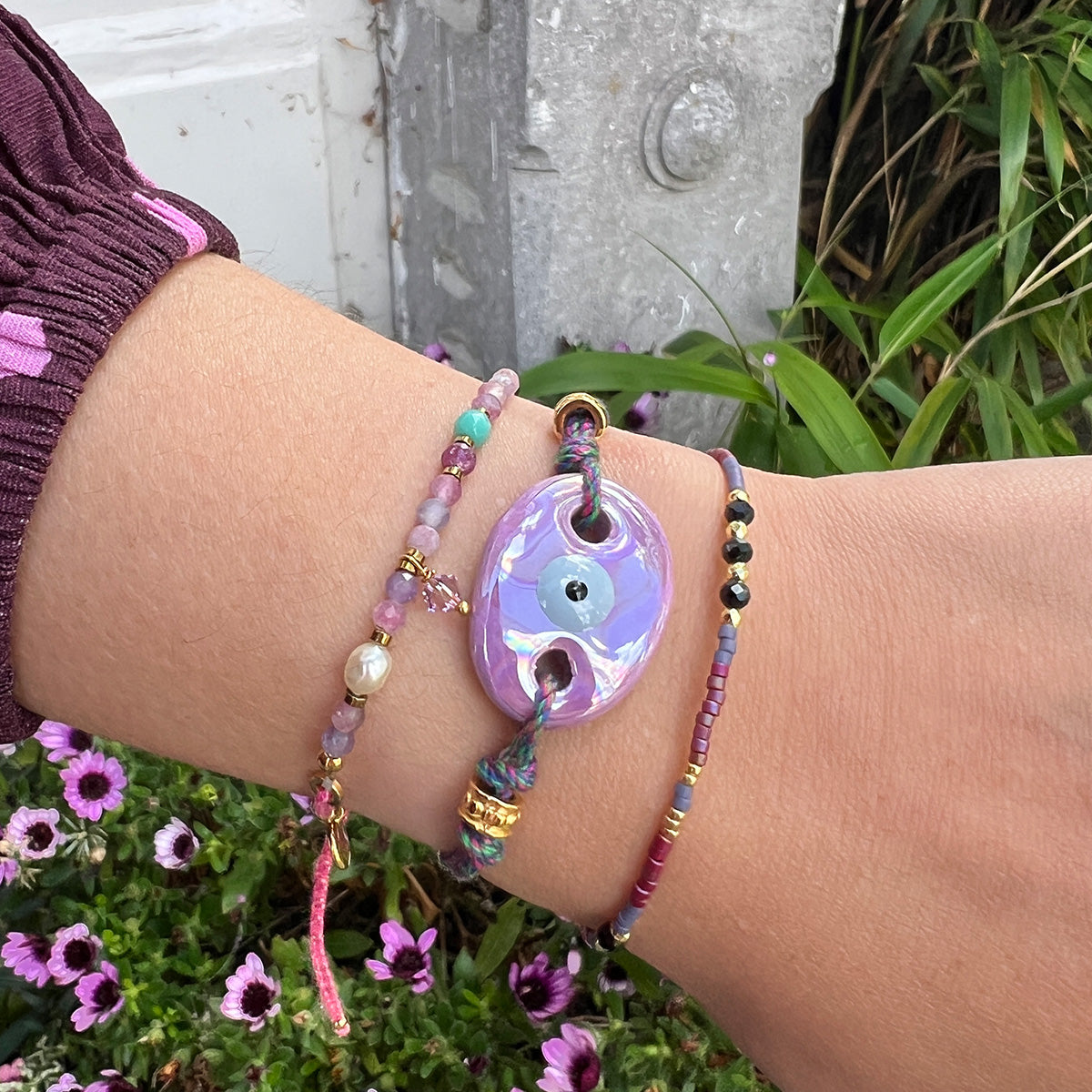 Handgemaakte armbandjes met Grieks keramiek element