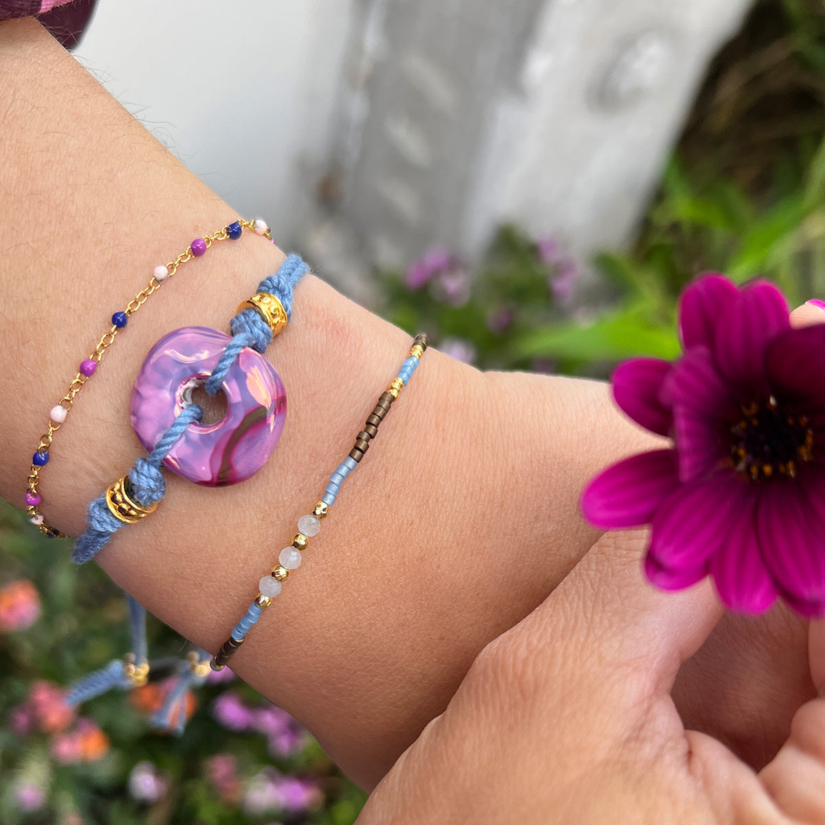 Handgemaakte armbandjes met Grieks keramiek element