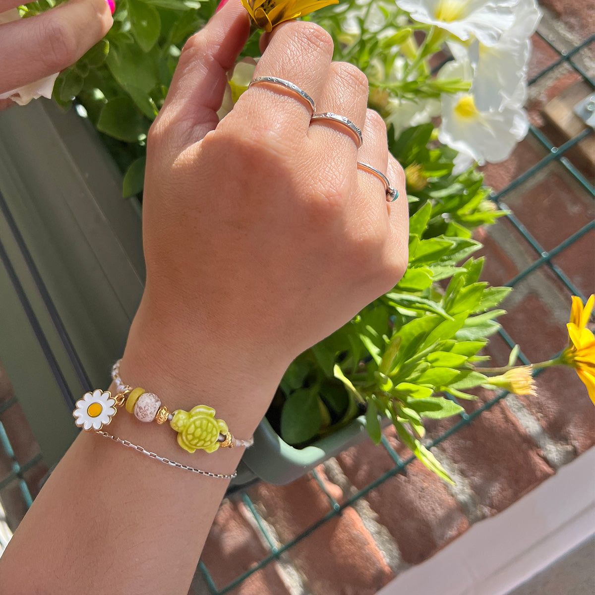 Unieke, handgemaakte armbandjes met keramieke schildpad