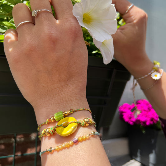 Handgemaakte armbandjes met Grieks keramiek element