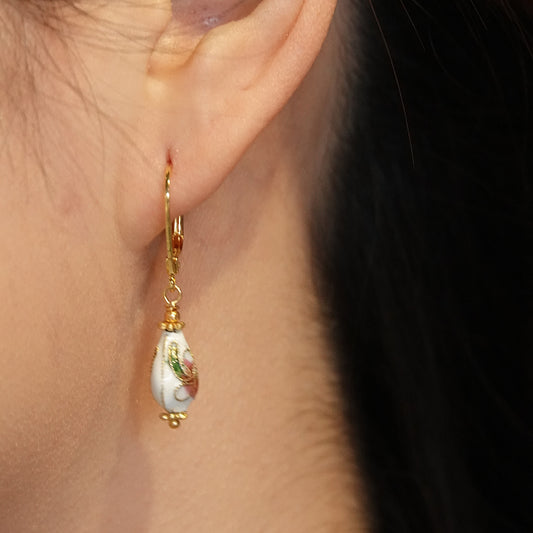 Earrings with enamelled pendants white