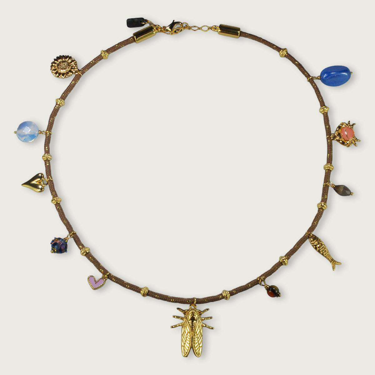 Charm ketting op dik koord